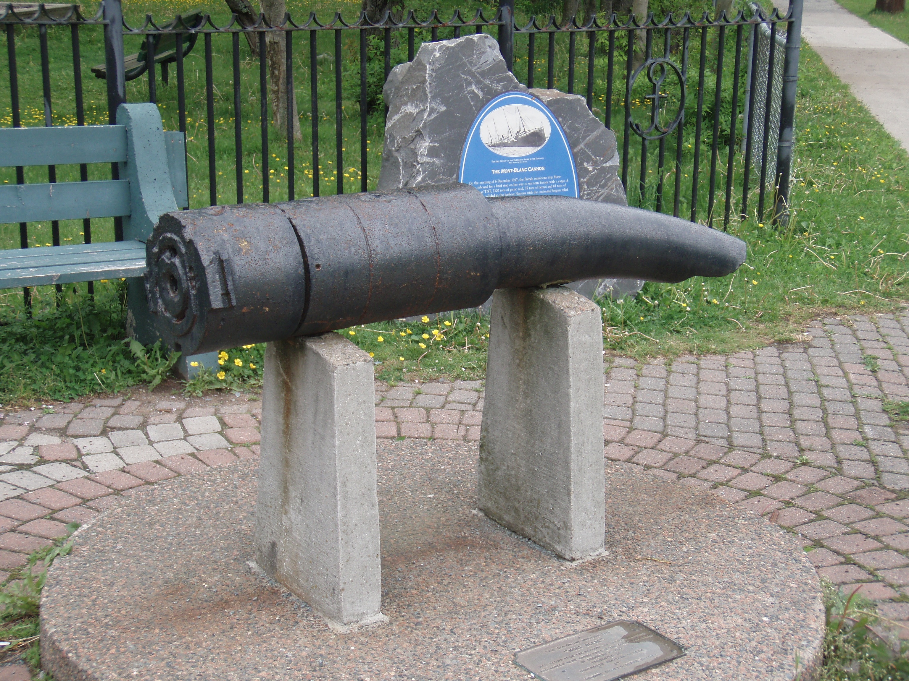 Bøyd kanon fra SS Mont-Blanc